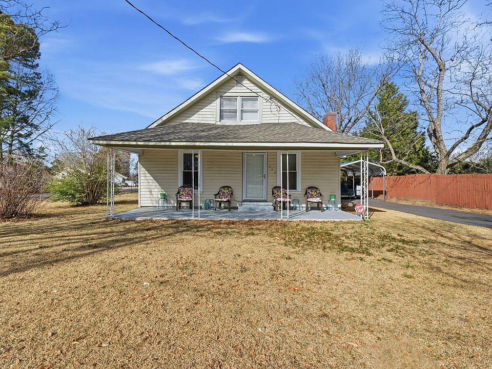 1st image of 658 Church St