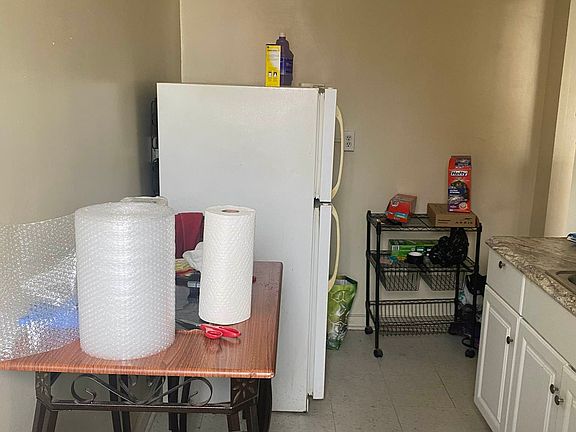 5th image of 283 23rd St APT 9