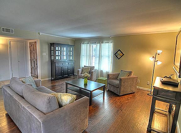 3rd image of 3305 Ivanhoe Ln