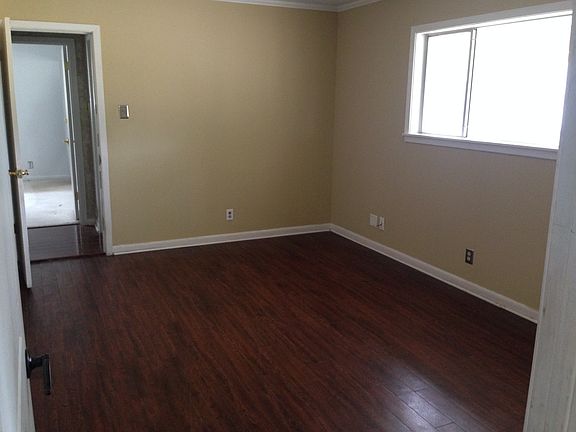 4th image of 330 Arlington Dr
