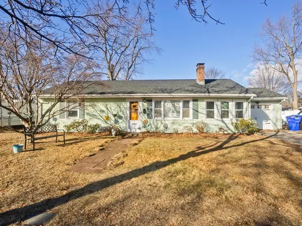 1722 Carew St, Springfield, MA 01104
