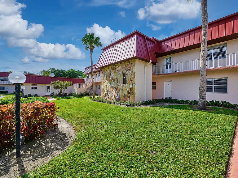 12021 W Greenway Dr — Photo 44