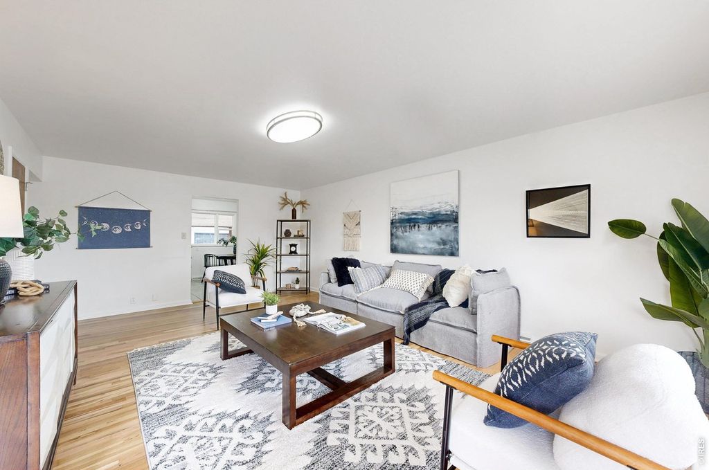 1920 W Elizabeth St