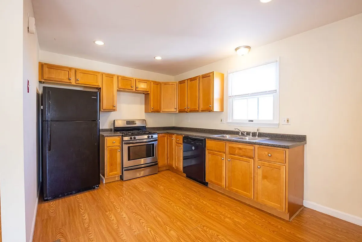 Building Photo - 539 Admiral St #1