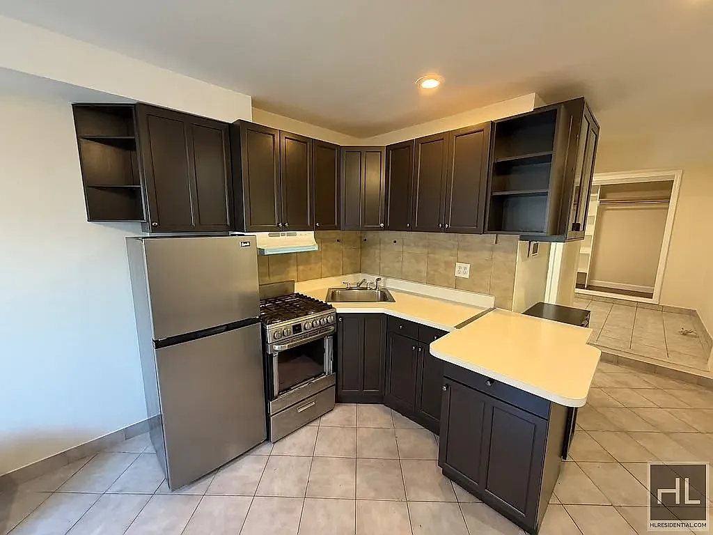 11-55 Welling Court — Photo 1