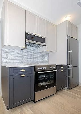 4th image of 405 E 78th St #4F