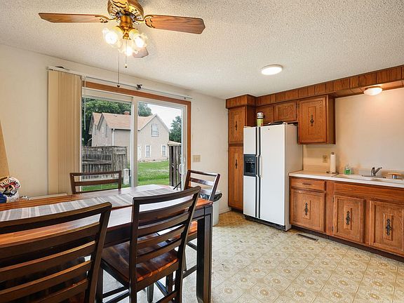 5th image of 615 1/2 Thomas Dr