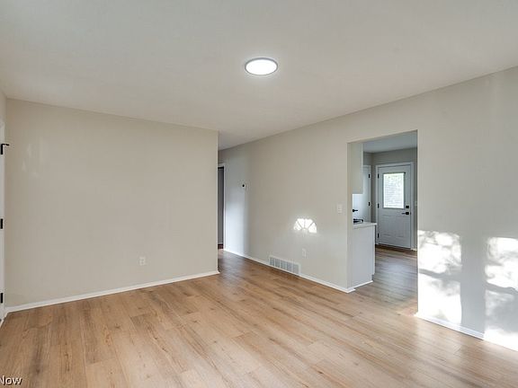 4th image of 643 Kimberly Cir
