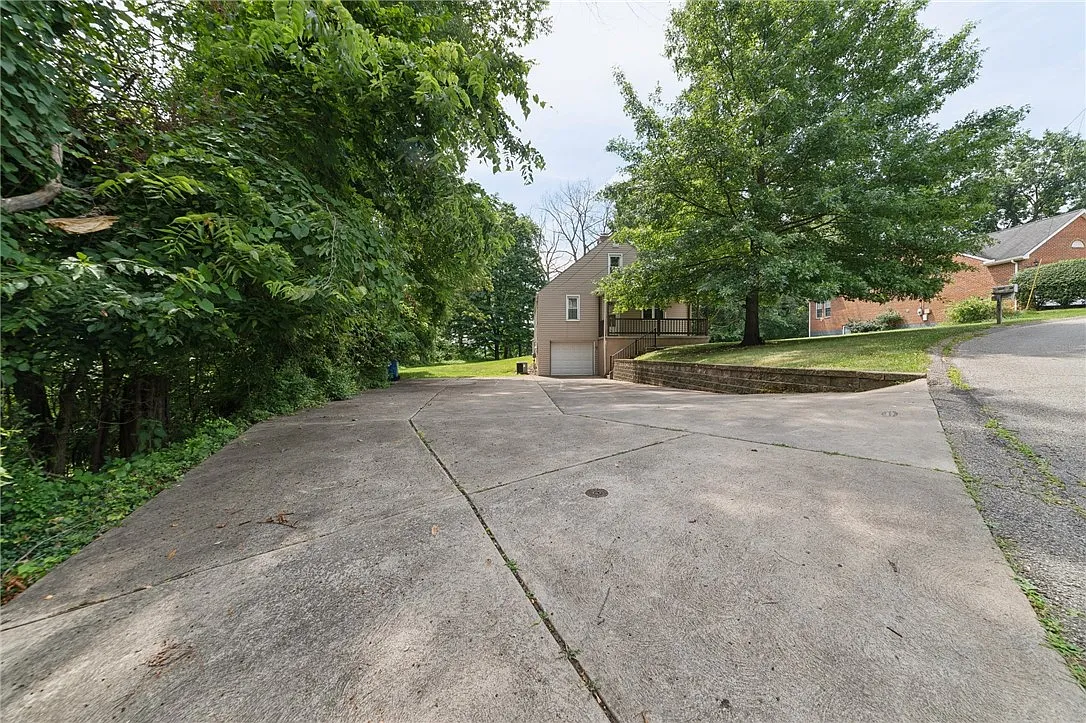 143 Colgan Ter photo 1