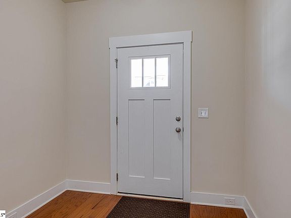 5th image of 317 Hague Dr