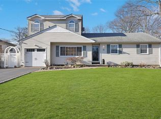 11 Pond Rd, Holbrook, NY 11741