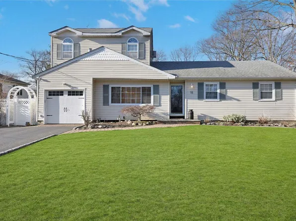 11 Pond Road, Holbrook, NY 11741