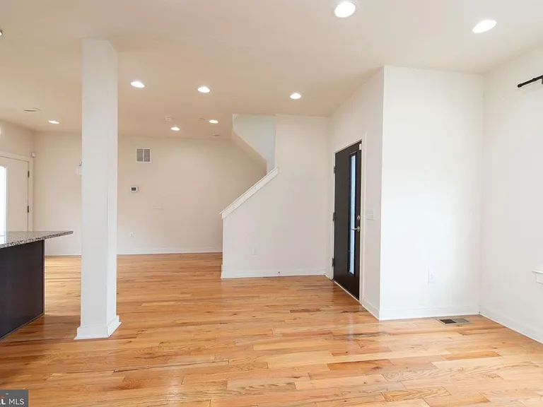 2663 Amber St — Photo 4