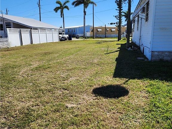 4th image of 3868 Coconut Dr
