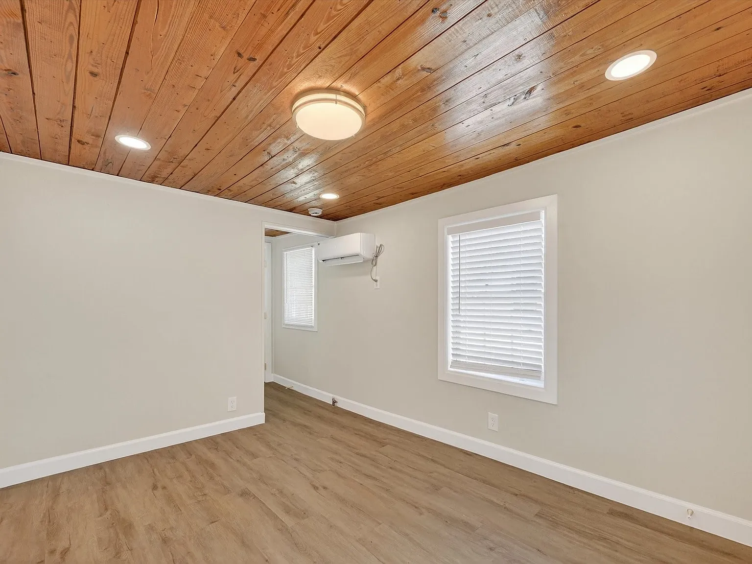 1 bed, 1.0 bath, 400 sqft, $1,200 — Photo 4