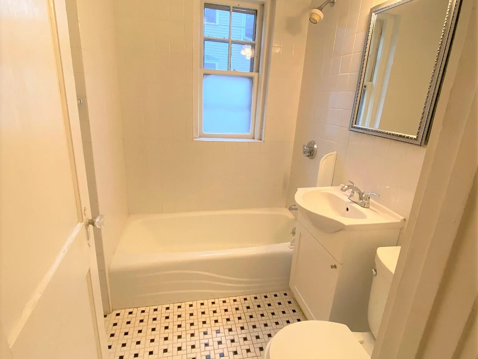 1 bed, 575 sqft, $2,900 — Photo 4