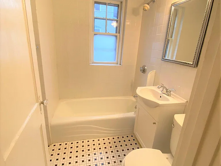 168 Norfolk St — Photo 4