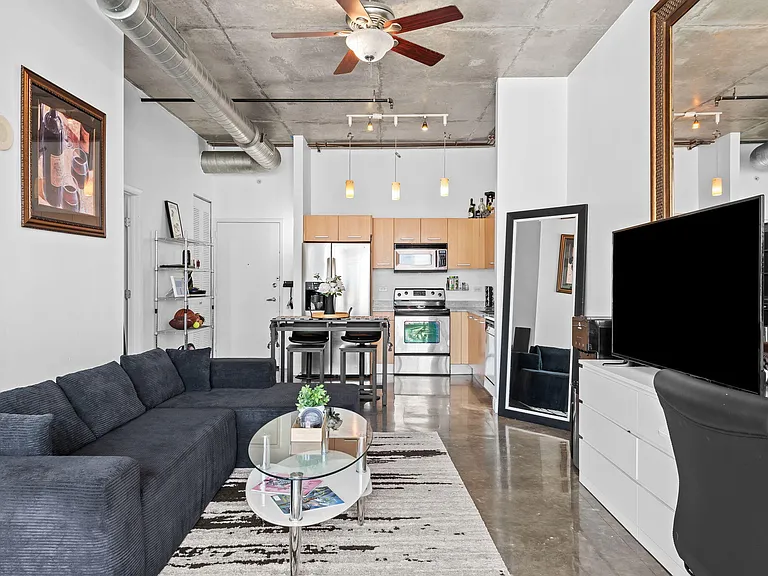 313 NE 2nd St #902 — Photo 9