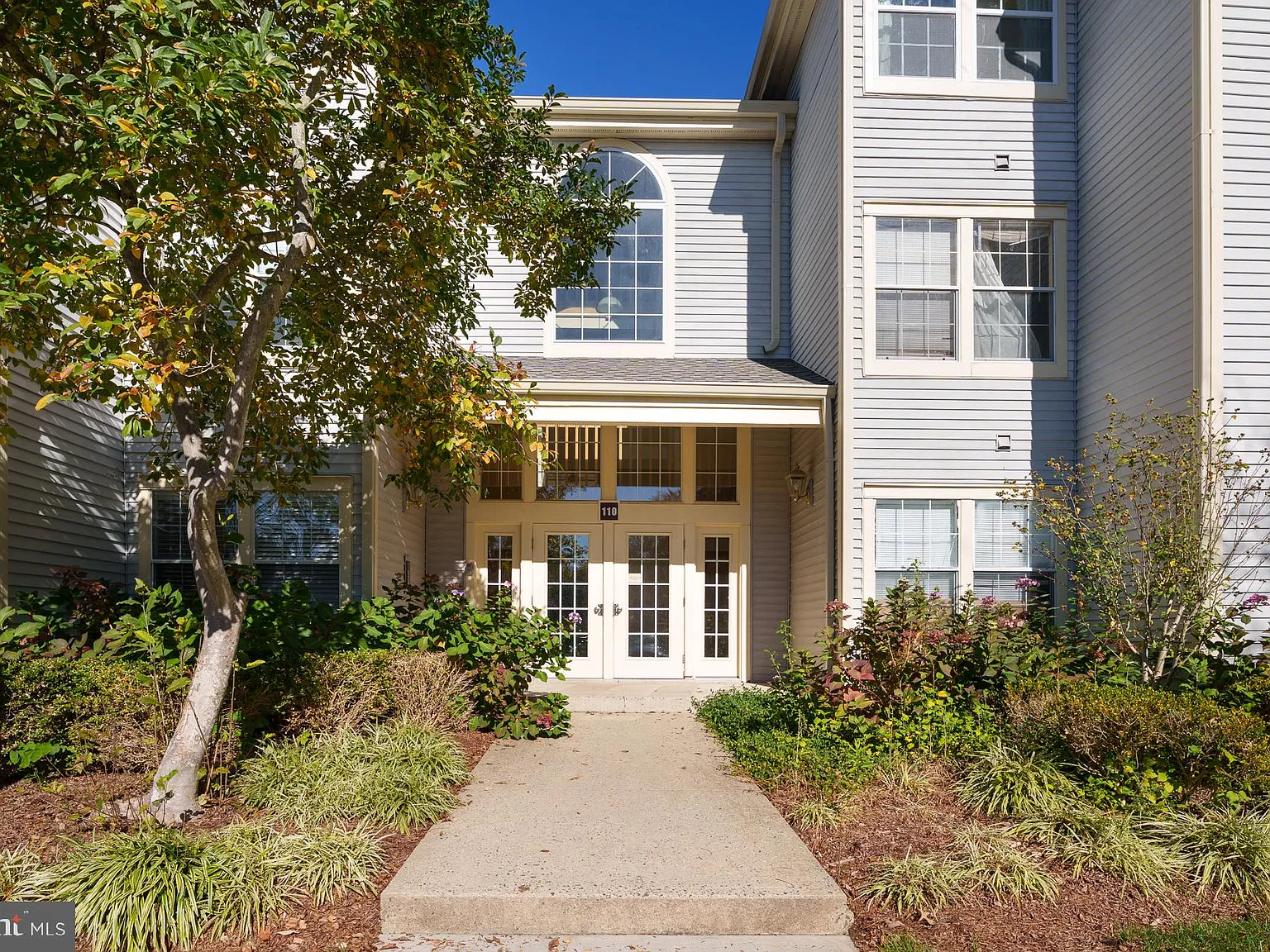 2 bed, 2.0 bath, 1258 sqft, $2,600 — Photo 3