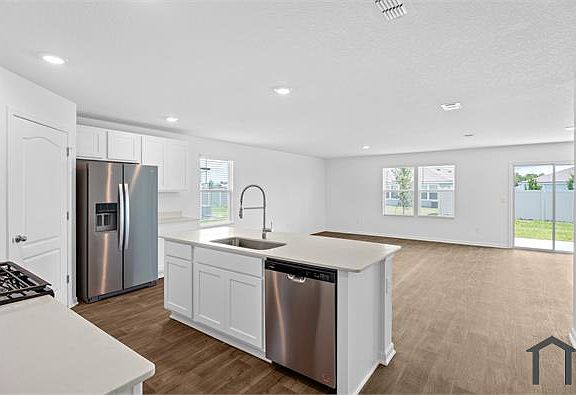 4th image of 197 Ardila Cir