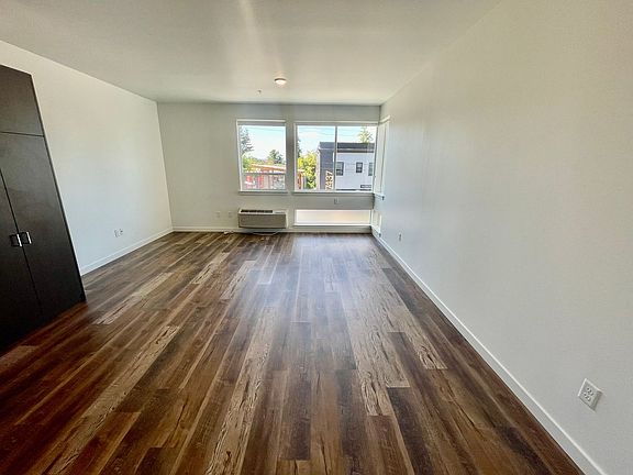 4th image of 7424 N Saint Louis Ave Unit 201