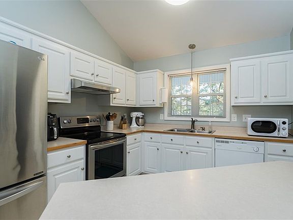 5th image of 5215 Meadow Field Dr