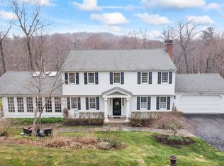 9 Cassway Rd, Woodbridge, CT 06525