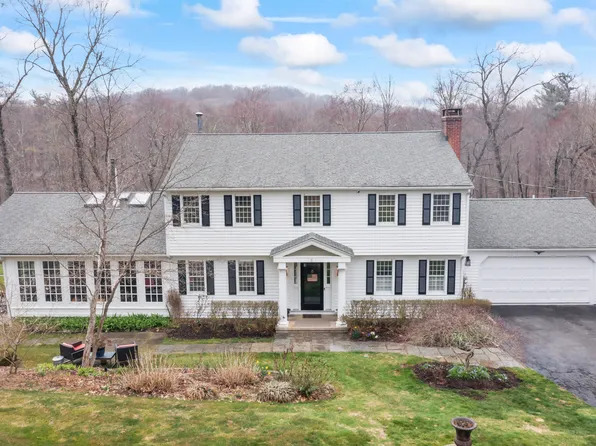 9 Cassway Road, Woodbridge, CT 06525