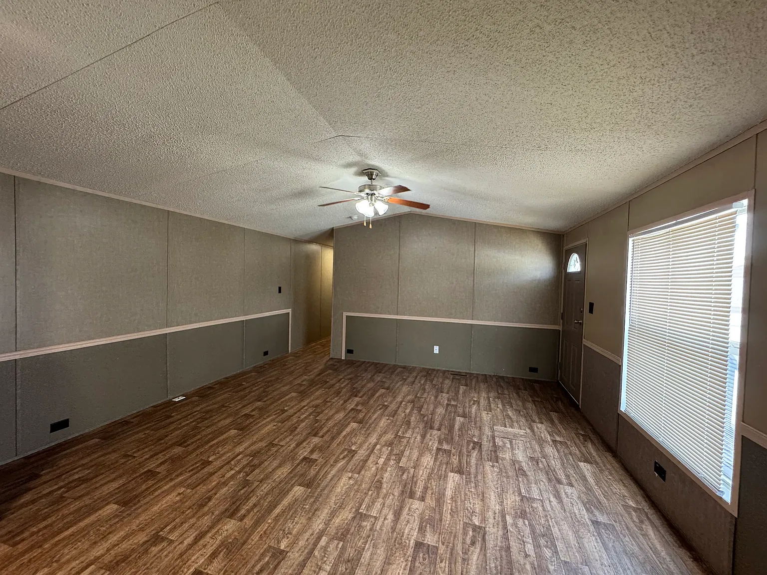 3 bed, 960 sqft, $799 — Photo 4