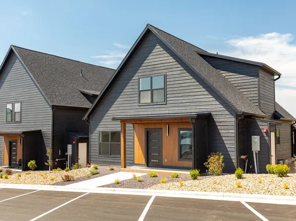 270 Poolside Pass #8, Hollister, MO 65672