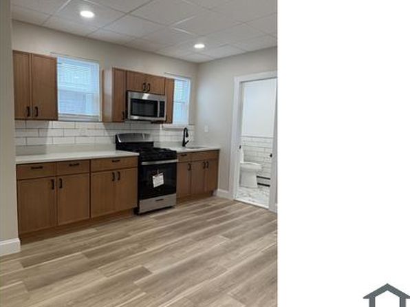 158 8th St APT 4