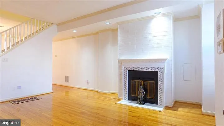 1209 E St NE — Photo 6