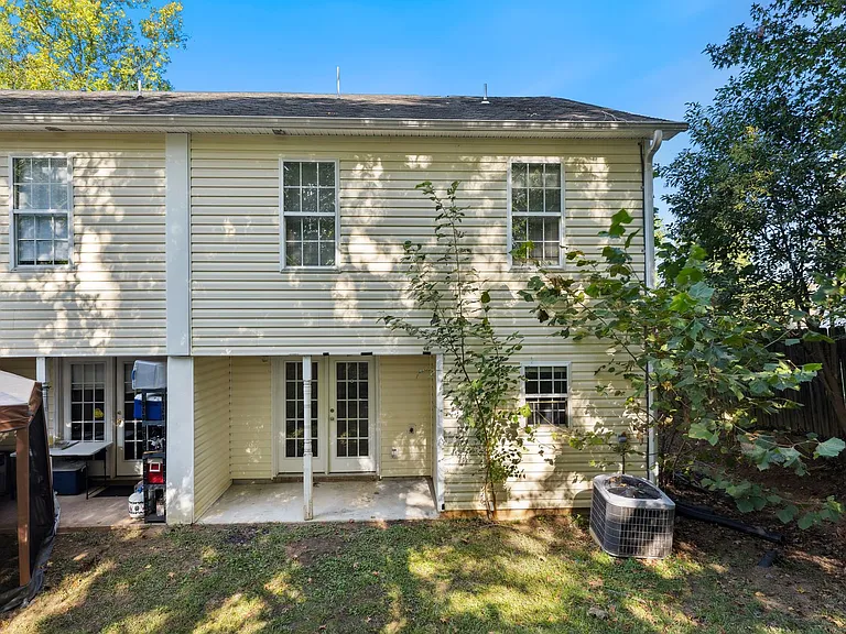 1140 Drew St — Photo 15