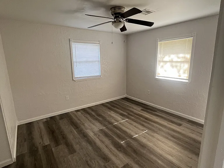 2406 NW 4th St — Photo 13