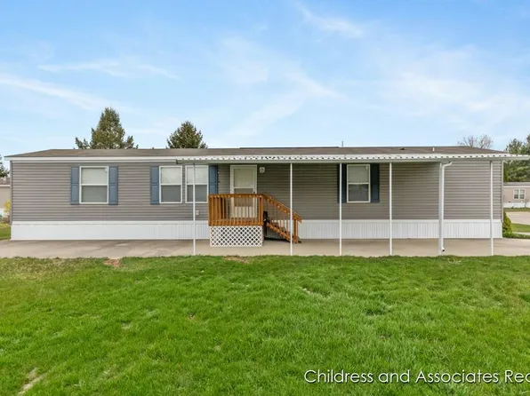 7381 Woods Edge Dr NE, Belmont, MI 49306