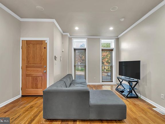 4th image of 403 E Lafayette Ave