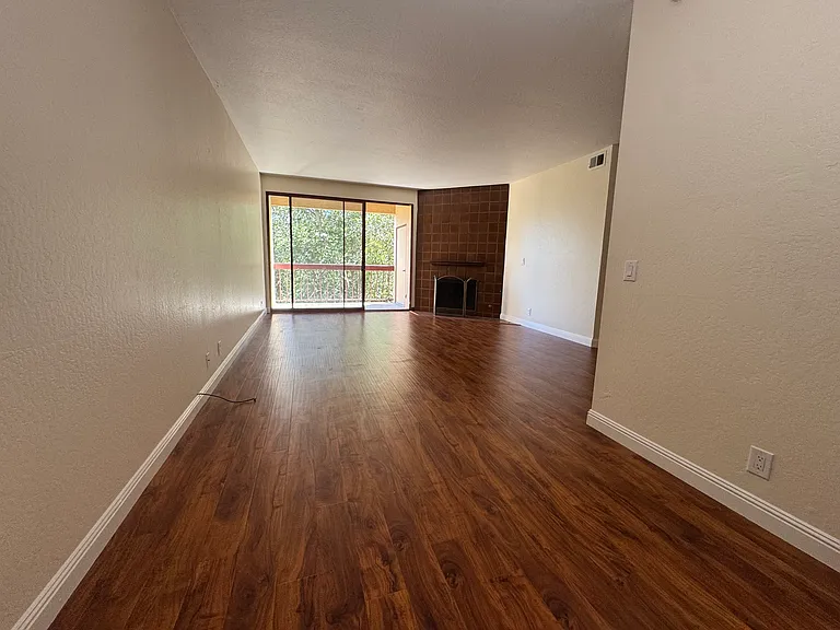 25912 Hayward Blvd — Photo 7