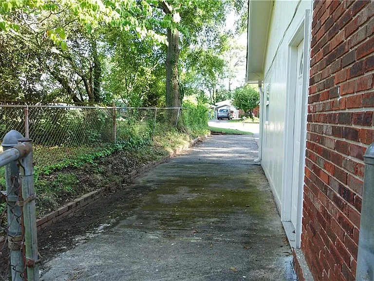 186 Zelma St SW — Photo 21