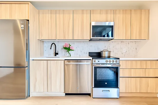 Rented by Manhattan Realty Group | media 56