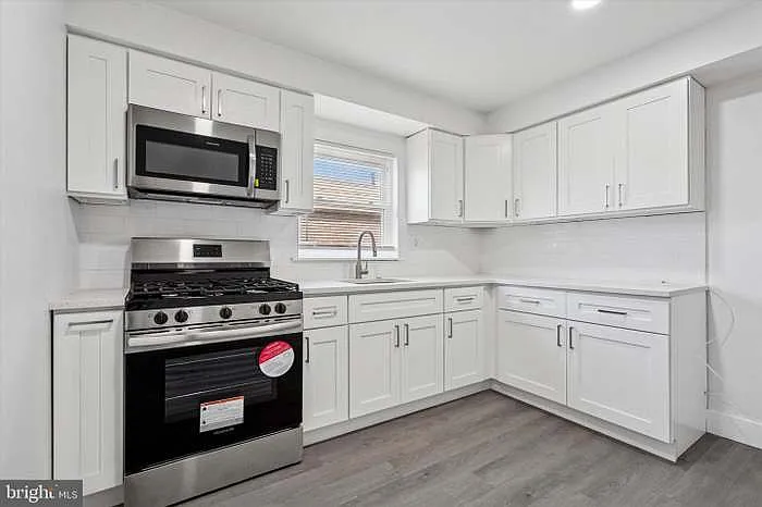 2155 Benson St #2 — Photo 6