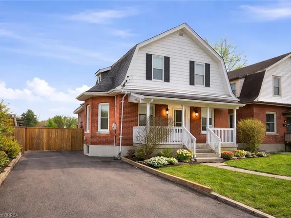 8 Carlyle St, Brantford, ON N3T 2C1