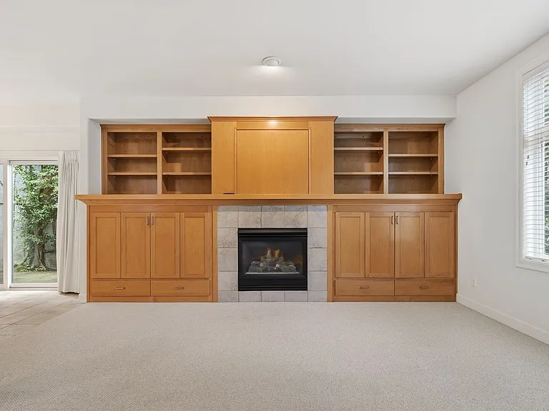 1588 Oak St — Photo 3
