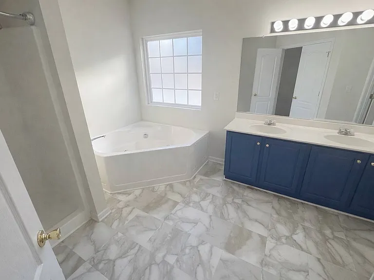 5605 Leslie Faye Overlook — Photo 2