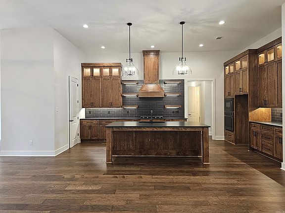 5th image of 6008 Charley Pl