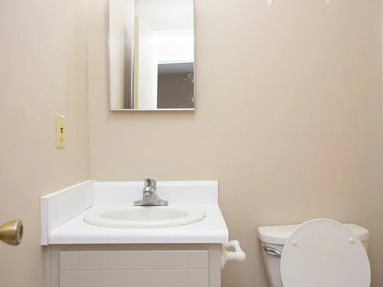 809 Bishop Cir — Photo 28