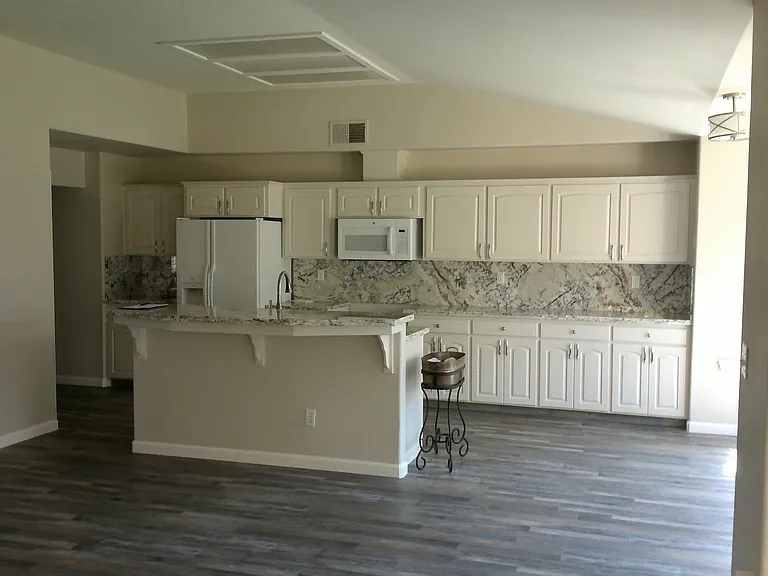 1923 E Desert Island Dr — Photo 3