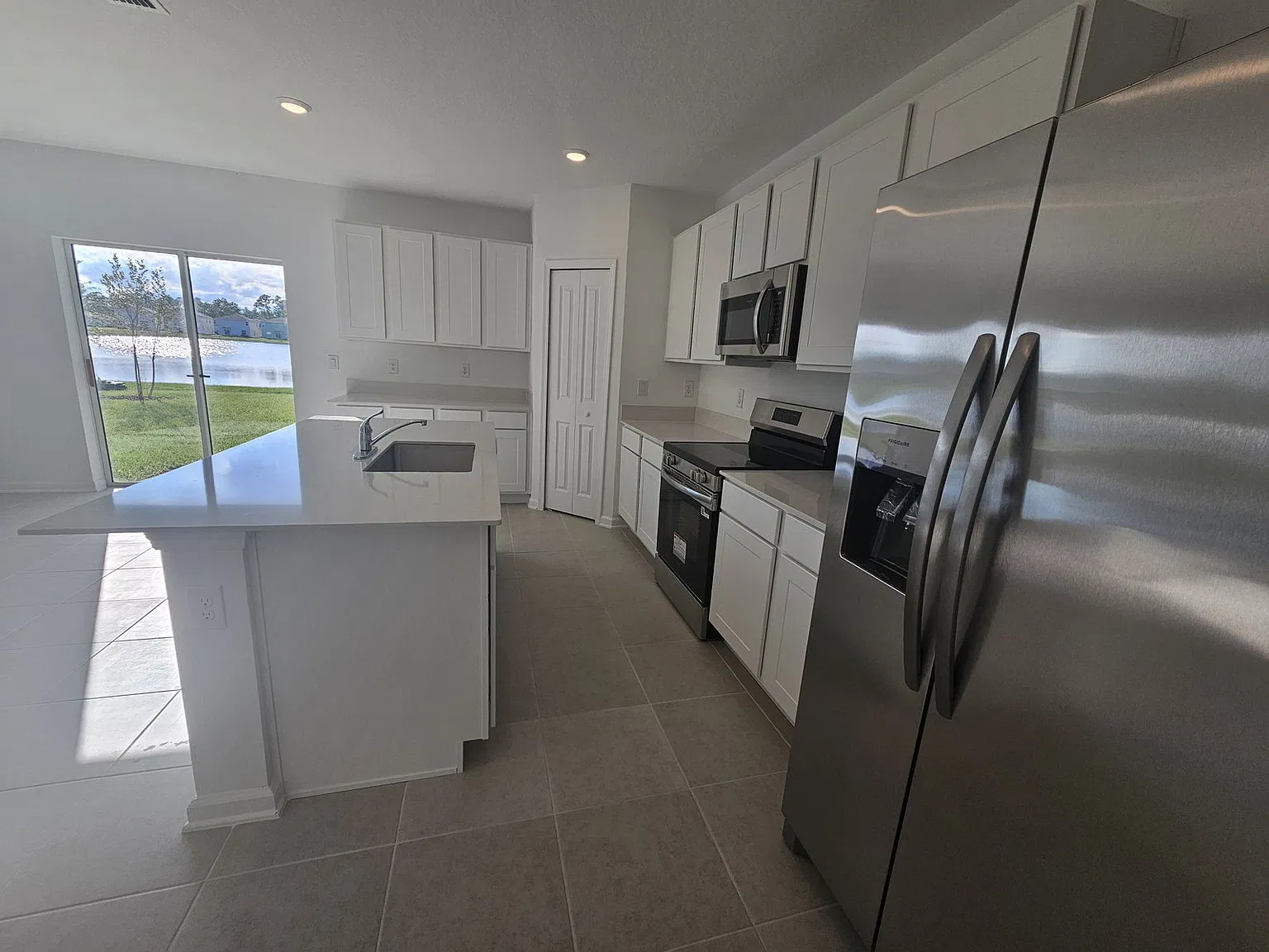 5 bed, 3.0 bath, 2112 sqft, $2,795 — Photo 4