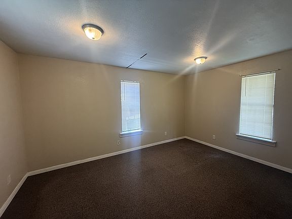 3rd image of 302 1/2 S Burleson St