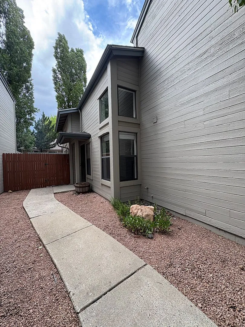 Gorgeous Foxglenn Rental — Photo 2