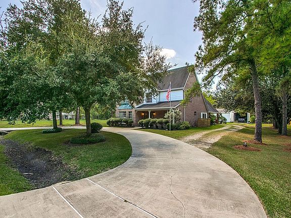 3rd image of 1308 Thomas Dr